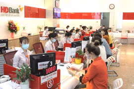Thời gian HDBank cho khách hàng được ân hạn trả nợ gốc tùy theo khoản vay, tối thiểu từ 12 tháng, 18 tháng hoặc lên tới 24 tháng.