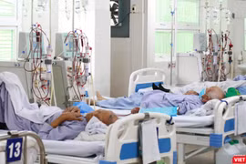 Các bệnh nhân đang chạy thận tại Bệnh viện