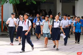 Thí sinh dự thi vào lớp 10 tại Trường Trung học Thực hành, ĐH Sư phạm TP.HCM vào sáng 5/6