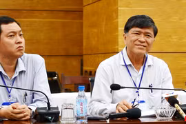Ông Nguyễn Văn Hiếu - Phó Giám đốc Sở GD&ĐT TP.HCM (bên phải)