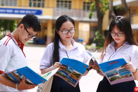 Thí sinh của Hội đồng thi Trường THPT Lương Thế Vinh kết thúc bài thi tổ hợp Khoa học Xã hội 