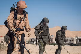 Công binh Nga rà phá bom mìn tại Deir Ezzor