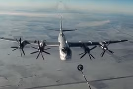 Máy bay ném bom chiến lược Tu-95 của Nga