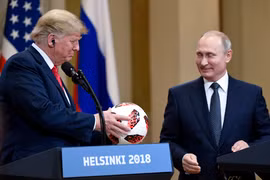 Ông Trump hứng bão chỉ trích vì cuộc gặp thượng đỉnh với tổng thống Nga Putin