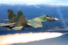 Su-30MK2 của không quân Việt Nam phóng tên lửa diệt mục tiêu