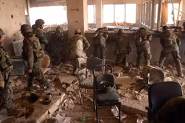 Video: Quân đội Syria dội bão lửa tấn công Aleppo