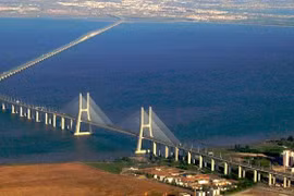 Cầu Kerch nối Nga với bán đảo Crimea vừa khánh thành