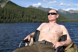 Tổng thống Putin trong một chuyến dã ngoại, nghỉ ngơi trong rừng Taiga