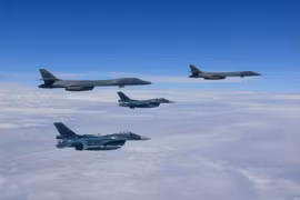 Không quân Nhật Bản tập trận chung với máy bay ném bom chiến lược B-1B của Mỹ gần bán đảo Triều Tiên hôm 8/8