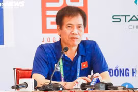 Trưởng đoàn thể thao Việt Nam Trần Đức Phấn phát biểu trong buổi gặp gỡ báo chí sau SEA Games 31 