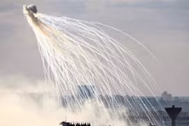Máy bay Mỹ ném bom phốt-pho tại Syria.