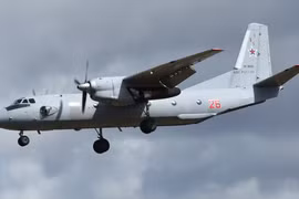 Máy bay vận tải An-26.