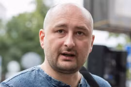 Nhà báo Arkady.