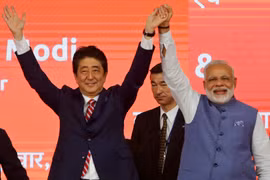Thủ tướng Nhật Shinzo Abe và Thủ tướng Ấn Độ Narendra Modi.