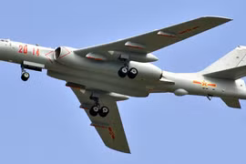 Máy bay H-6K của Trung Quốc.