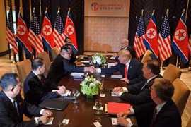 Phái đoàn 2 nước. 