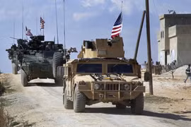 Quân đội Mỹ tại ngoại ô Manbij, Syria.