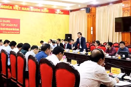 Đại diện Tập đoàn FLC trình bày ý tưởng thực hiện các dự án tại buổi làm việc (Nguồn: dbnd.hagiang.gov.vn)