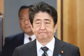 Chỉnh phủ của ông Shinzo Abe đối mặt với nhiều chỉ trích từ dư luận (Ảnh: Nikkei Asian Reivew)