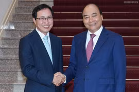 Thủ tướng Nguyễn Xuân Phúc và ông Choi Joo Ho, Tổng Giám đốc Tổ hợp Samsung tại Việt Nam (Ảnh: VGP)