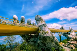 Cây Cầu Vàng trở thành điểm du lịch hấp dẫn trong một dự án bất động sản của BNC (Ảnh: Internet)