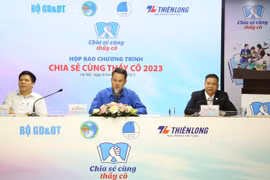 Anh Nguyễn Kim Quy (giữa) – Phó chủ tịch Thường trực Hội Liên hiệp thanh niên Việt Nam giới thiệu về chương trình.