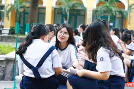 Các trường công lập, tư thục đang chạy đua thu hút học viên trong bối cảnh định hướng của cha mẹ có phần không nhiều sức nặng như Internet.