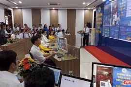 Dự thảo Nghị định nêu rõ, cán bộ, công chức, viên chức phải tận tụy với công việc, cống hiến hết mình trong thực hiện nhiệm vụ nhằm giải quyết nhanh nhất công việc được giao. Ảnh minh hoạ.