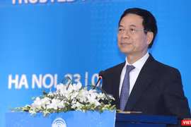 Bộ trưởng Nguyễn Mạnh Hùng nêu quan điểm doanh nghiệp công nghệ số Việt Nam phải đi con đường của riêng mình thì mới có thể thành công.
