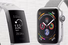 Fitbit Charge 3 và Apple Watch Series 4. Ảnh: Gadgetsandwearables