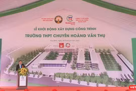 Ông Nguyễn Tâm Tiến - Tổng giám đốc Trungnam Group phát biểu tại Lễ khởi động xây dựng công trình Trường THPT chuyên Hoàng Văn Thụ tại tỉnh Hoà Bình