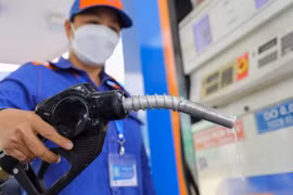 Giá xăng vượt 25.000 đồng/lít