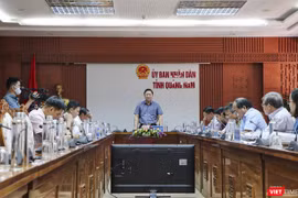 ông Lê Trí Thanh – Chủ tịch UBND tỉnh Quảng Nam chủ trì cuộc họp giữa các bên liên quan đến việc mua thiết bị xét nghiệm COVID-19