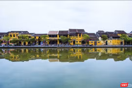 Một góc đô thị cổ Hội An bên dòng sông Hoài (ảnh Hồ Xuân Mai)