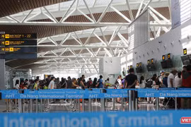 Sân bay quốc tế Đà Nẵng luôn đón lượng lớn du khách Trung Quốc nhập cảnh vào Việt Nam vừa phát hiện 2 du khách có biểu hiện sốt bất thường