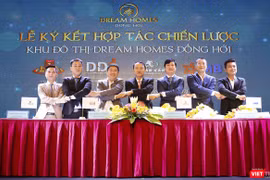 Lễ ký kết hợp tác chiến lược giữa các bên trong sự kiện Công bố Khu đô thị Dream Homes - Quảng Bình