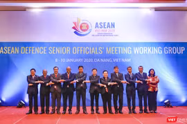 Các quan chức quốc phòng cấp cao các nước ASEAN chụp ảnh lưu niệm tại sự kiện ADSOM WG