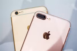 iPhone 7 và 7 Plus được tiết lộ năm ngoái (ảnh: Cnet)