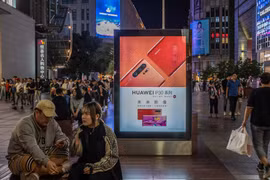 Các nhà cung cấp chip của Mỹ vẫn “lách” lệnh cấm, bán thiết bị cho Huawei. Ảnh: NY Times