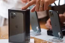 Thỏa thuận thương mại ban đầu của Tổng thống Mỹ Donald Trump với Trung Quốc đã giúp Apple thoát được khoản thuế 15% đối với các sản phẩm quan trọng của công ty. Ảnh: Bloomberg