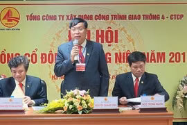 Ông Nguyễn Quang Vinh (giữa) (Ảnh: Cienco 4).