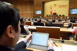 Đại biểu Quốc hội được trang bị iPad để tra cứu tài liệu.