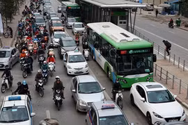 Từ khi tuyến BRT hoạt động, Phòng CSGT Công an TP. Hà Nội ghi nhận hàng trăm lượt ôtô và xe máy lấn làn.