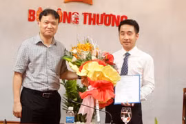 Ông Vũ Hùng Sơn (phải) khi vừa được bổ nhiệm Phó chánh văn phòng Ban Chỉ đạo 389 Quốc gia.