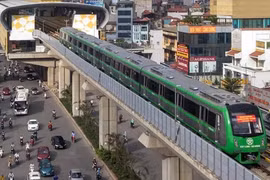 Chủ tịch Nguyễn Đức Chung cho biết, mấy ngày qua, Công ty Vận hành đường sắt đô thị Hà Nội đã vận hành chạy 5 ngày liền. Sau chạy thử 20 ngày thì mới nghiệm thu.