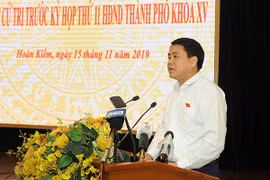 Chủ tịch Hà Nội Nguyễn Đức Chung phát biểu tại buổi tiếp xúc cử tri. 