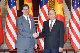 Thủ tướng Nguyễn Xuân Phúc tiếp Bộ trưởng Quốc phòng Hoa Kỳ Mark Esper.