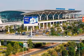 Phó Thủ tướng Trịnh Đình Dũng chỉ đạo các Bộ ngành, địa phương liên quan hoàn thiện phương án điều chỉnh Quy hoạch Cảng hàng không quốc tế Nội Bài.