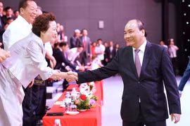 Thủ tướng cùng các đại biểu, cộng đồnh doanh nghiệp dự buổi lễ.