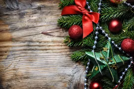 Thiên nhiên và Coca Cola khiến chúng ta liên tưởng đến lễ Giáng sinh khi thấy hai màu xanh lá cây và đỏ tươi. Nguồn: WallUp